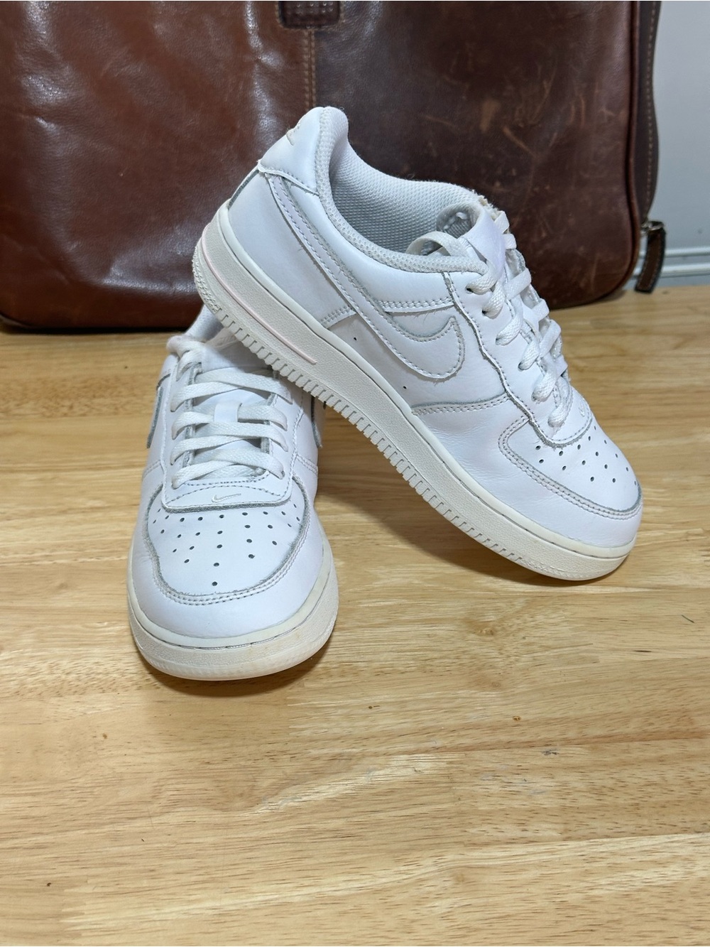 Nike Kids White Low-Top Sneakers - Classic Everyday Comfort